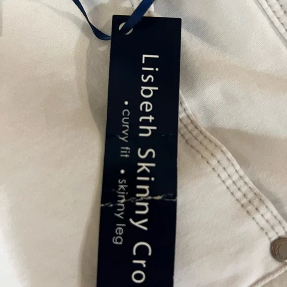 Women's white Bandolino Lizbeth curvy crop floral blouse print Embroidered Jeans - Picture 15 of 16